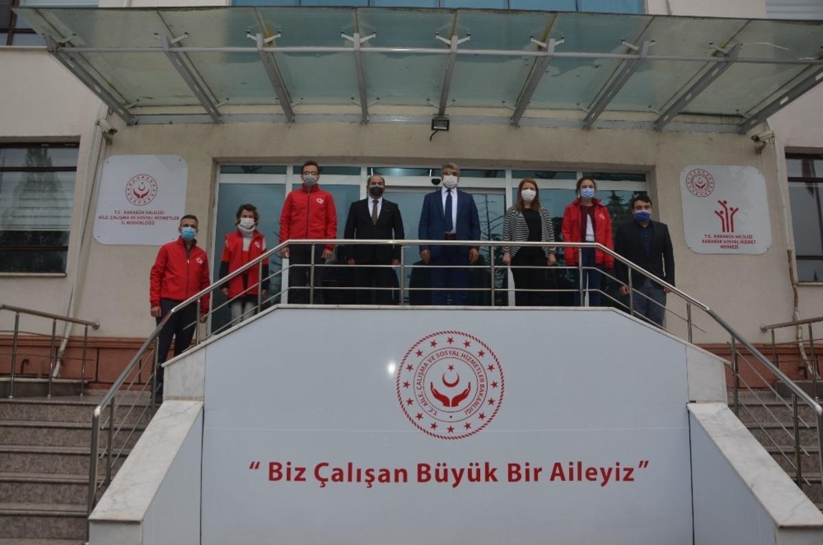 İzmir&rsquo;deki depremzedelere psikolojik destek verecek ekip dualarla uğurlandı