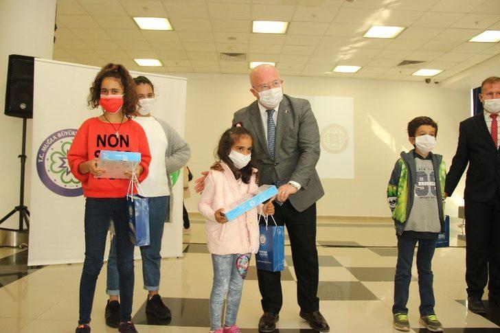 Büyükşehir’in öğrencilere tablet dağıtımı devam ediyor G4