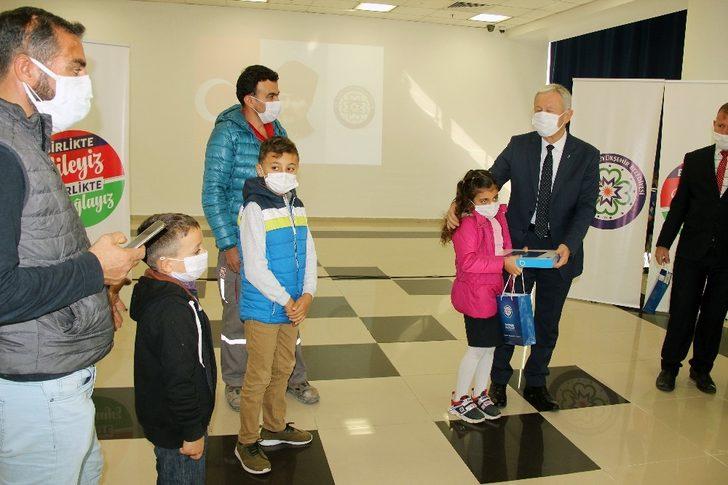 Büyükşehir’in öğrencilere tablet dağıtımı devam ediyor G5