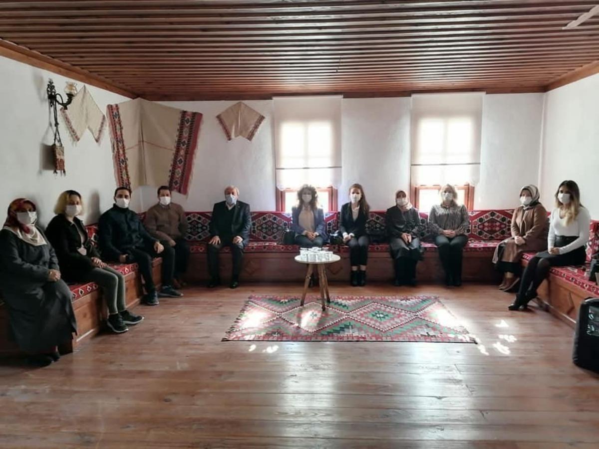 Gen&ccedil; ve kadın girişimcilere &rsquo;Dijital D&ouml;n&uuml;ş&uuml;m ve E-Ticaret Eğitimi&rsquo;