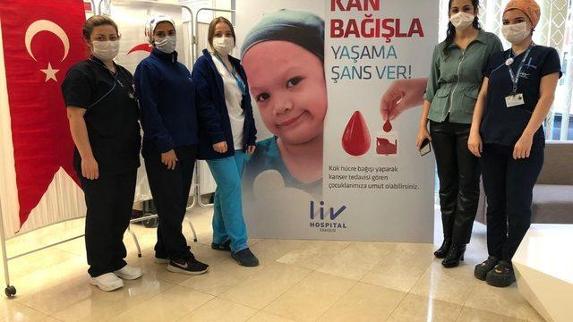 Sağlık çalışanlarından “Kan bağışla, yaşama şans ver” etkinliği