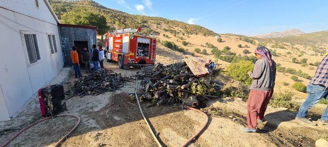 Yangında, evleri küle dönen aile destek bekliyor