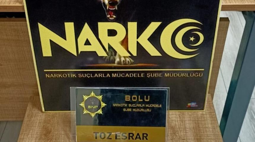 Ayakkabıda taşınan esrarı &lsquo;Sezar&rsquo; yakaladı