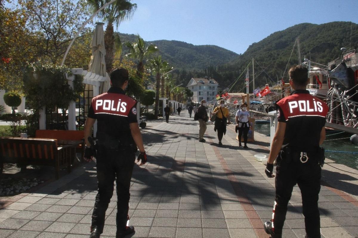 Fethiye&rsquo;de tedbirlere uymayan 4 bin 500 kişiye, 6 Milyon 135 Bin TL ceza kesildi