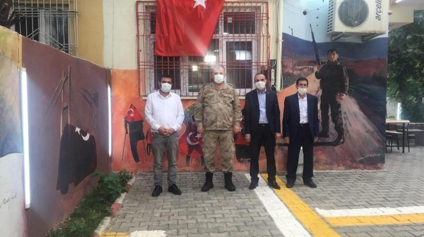 Batman İl Jandarma Komutanı &Ccedil;akmak şehit aileleri ve gazilerle bir araya geldi