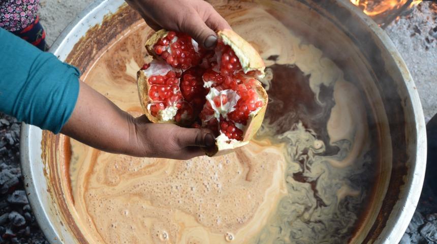 Ekşinin en güzel hali! Hem para kazanıyorlar hem de afiyetle yiyorlar