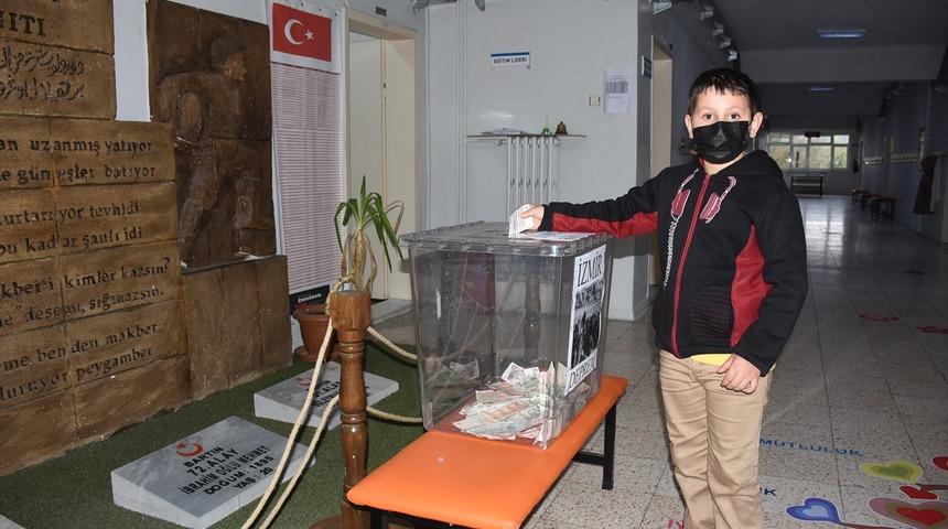 Bartın'da ortaokul &ouml;ğrencileri İzmir'deki depremzede yaşıtları i&ccedil;in har&ccedil;lıklarını biriktirdi