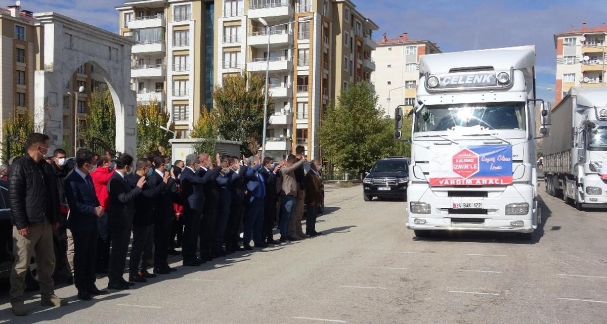 Van&rsquo;dan iki yardım tırı İzmir i&ccedil;in yola &ccedil;ıktı