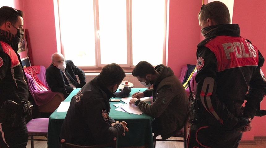 Edirne'de kahvehanede Kovid-19 tedbirlerine uymayan 16 müşteri ve işletme sahibine para cezası