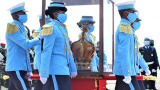 123 yıldır Fransa'da bulunan Kraliçe III. Ranavalonana'ya ait taç iade edildi