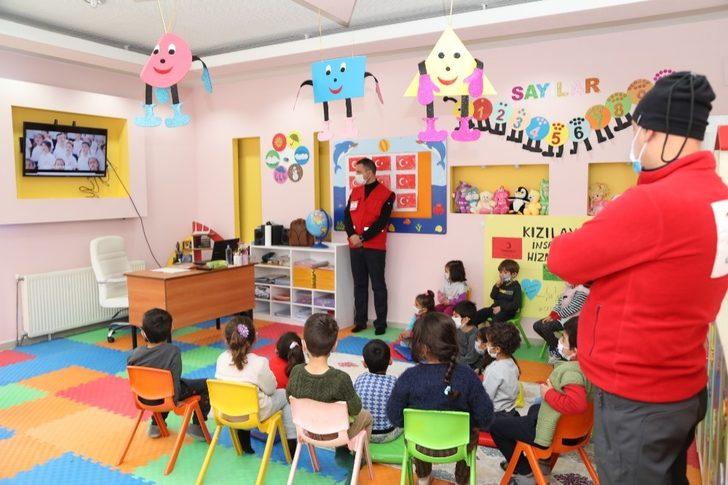 Minik öğrenciler kumbaralarındaki paraları depremzedelere gönderdi G4