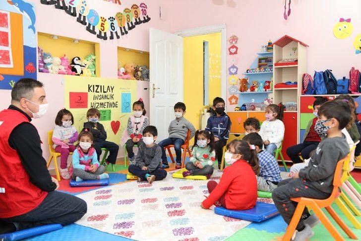 Minik öğrenciler kumbaralarındaki paraları depremzedelere gönderdi G5