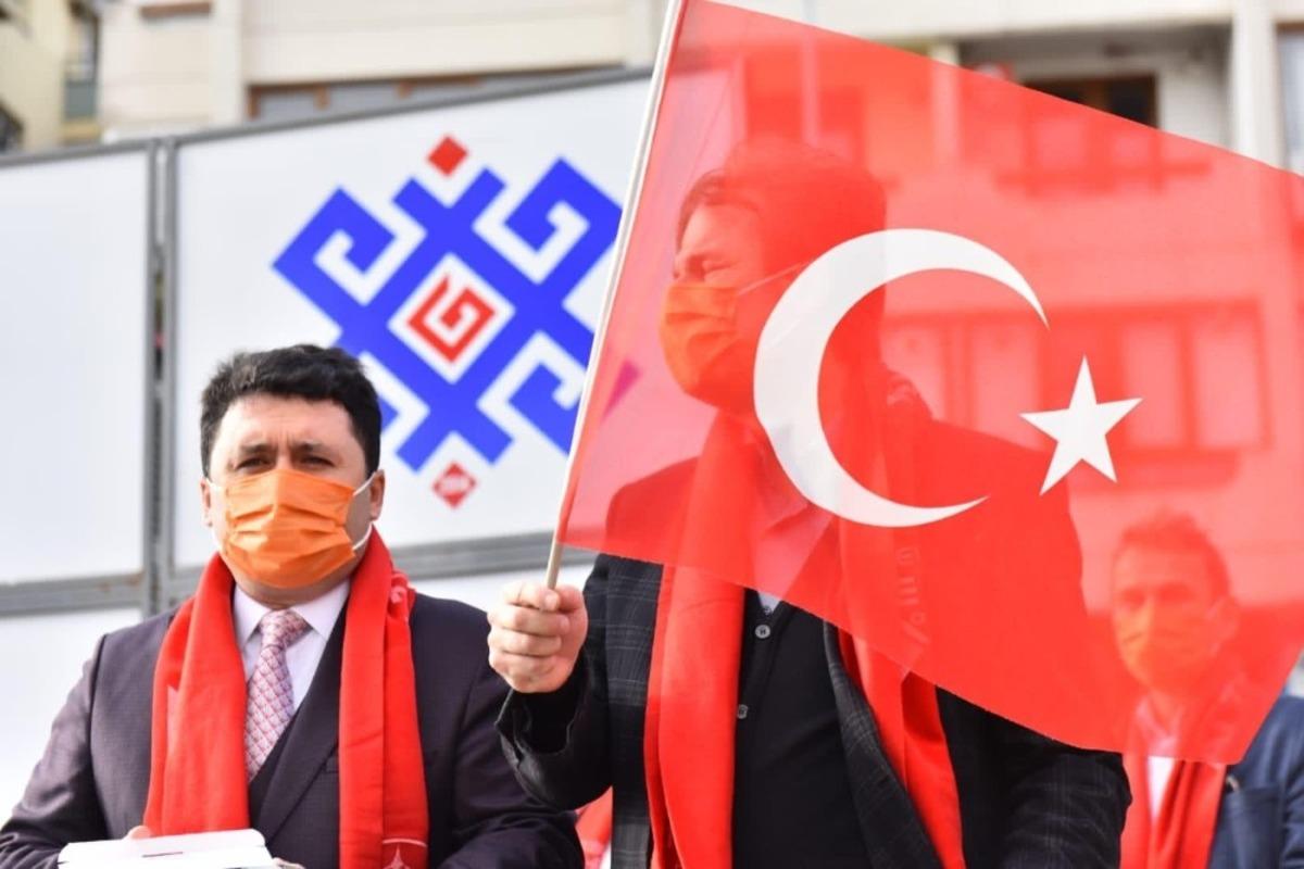 Başkan Avcı L&ouml;semiye dikkat i&ccedil;in turuncu maske dağıttı