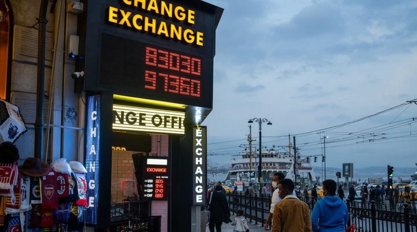 Dolar ve euro, TL karşısında yeniden rekor kırdı: Kurdaki y&uuml;kseliş s&uuml;recek mi?