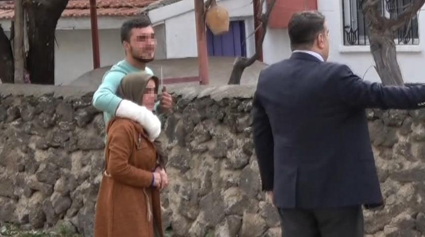 Aksaray'da korku dolu anlar! Annesini dövüp, bıçakla rehin aldı