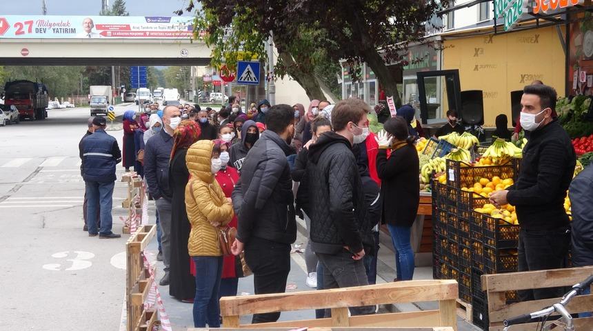 Yüzde 50 indirimi duyan koronavirüsü unuttu!