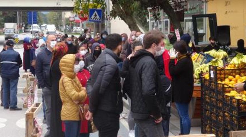 İndirimi duyan markete akın etti! Koronavirüs unutuldu