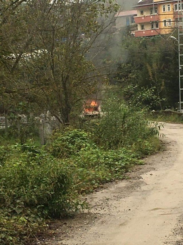 Kastamonu’da otomobil alev alev yandı