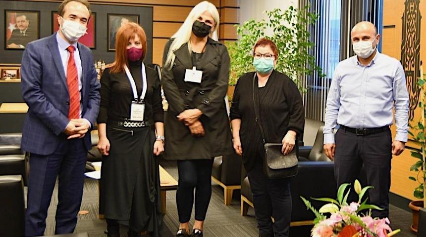 &ldquo;Sokaktaki dostlarımız bizim i&ccedil;in &ouml;nemlidir&rdquo;