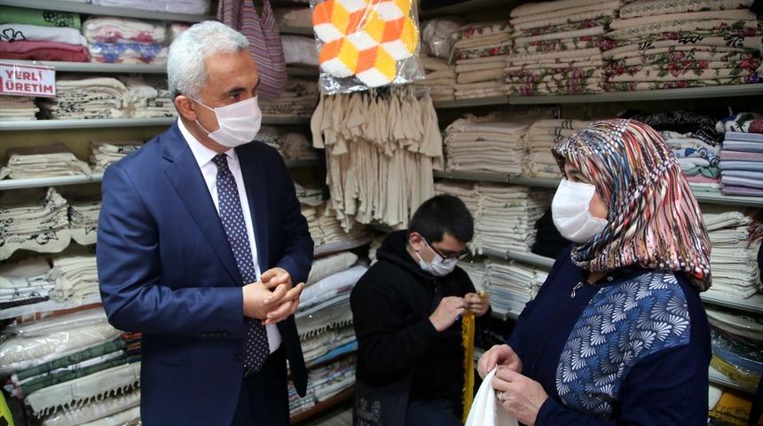 Kastamonu Valisi Avni &Ccedil;akır'dan koronavir&uuml;s isyanı: Hasta olduğunu bile bile ziyaret yapan var