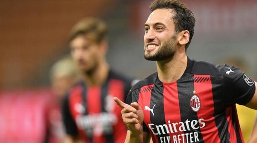 Ve resmen açıklandı! Hakan Çalhanoğlu Milan'a imzayı atıyor