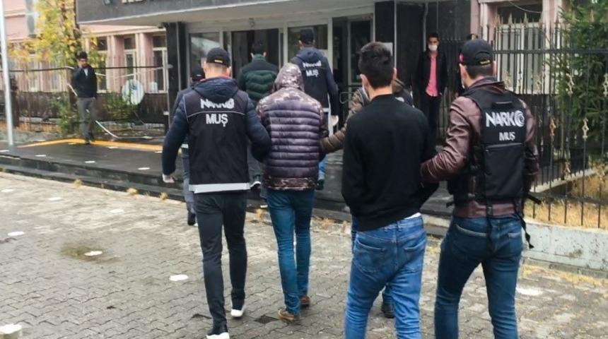 Muş’ta uyuşturucu operasyonunda 3 tutuklama