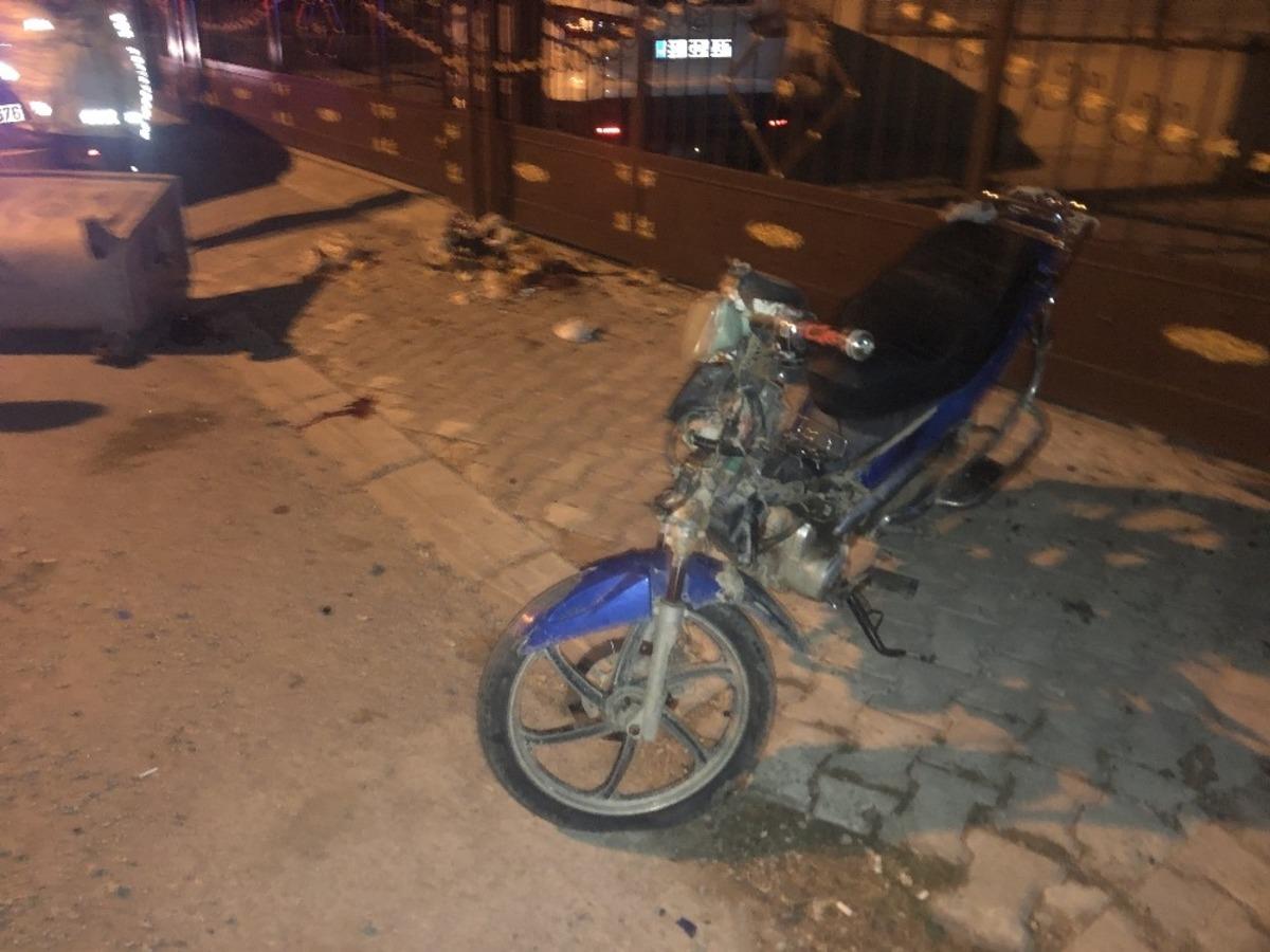 Kontrolden &ccedil;ıkan motosiklet &ccedil;&ouml;p konteynerine &ccedil;arptı