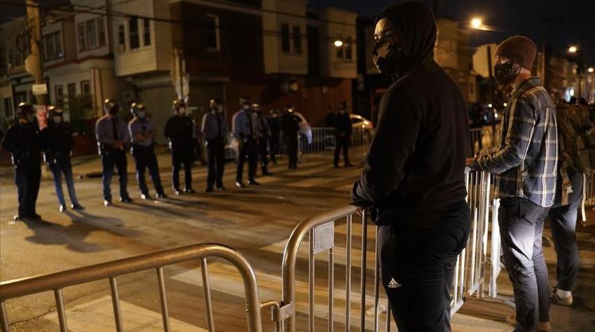 Philadelphia'da Trump ve Biden destek&ccedil;ileri karşı karşıya geldi