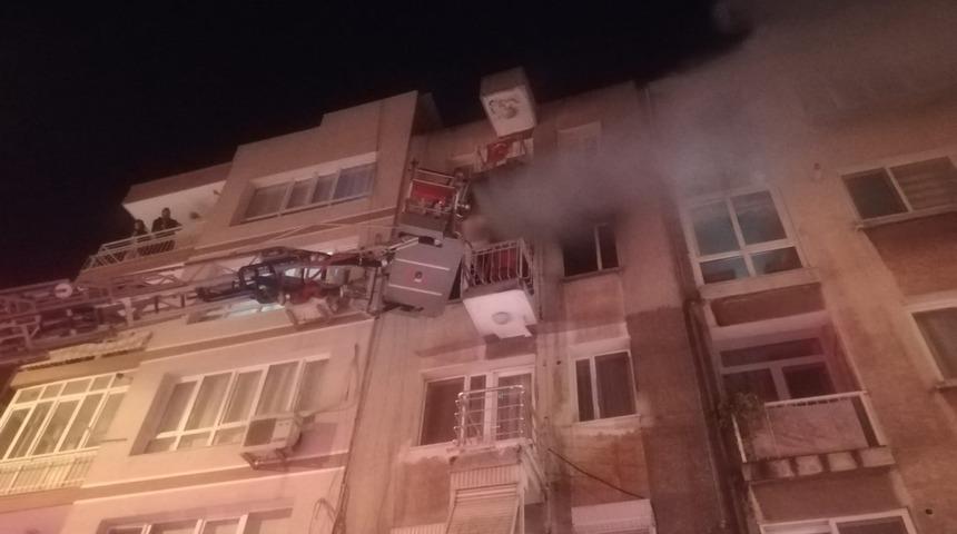 İzmir'de yangın paniği! 1 kişi hastaneye kaldırıldı