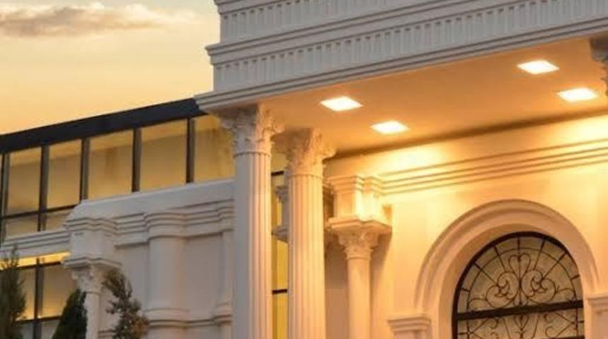 Esteticium&rsquo;dan kadınlara tıraşsız sa&ccedil; ekimi ayrıcalığı