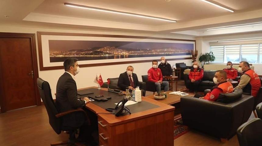 İzmir&rsquo;den d&ouml;nen Kartal Belediyesi arama-kurtarma ekipleri Başkan G&ouml;khan Y&uuml;ksel&rsquo;i ziyaret etti