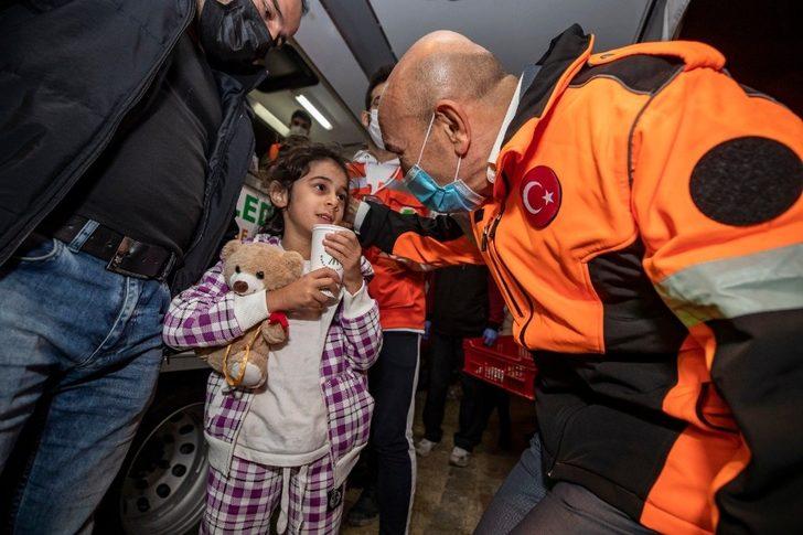 Başkan Soyer’den depremzedelere moral ziyareti G1