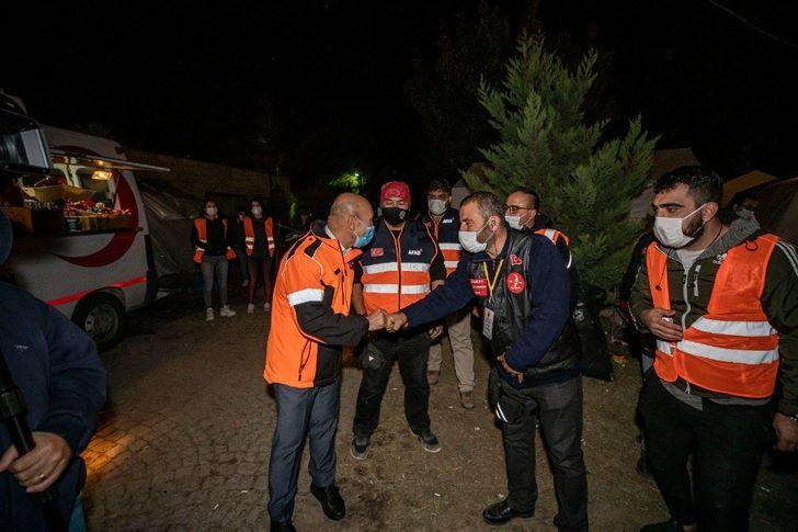 Başkan Soyer’den depremzedelere moral ziyareti G2