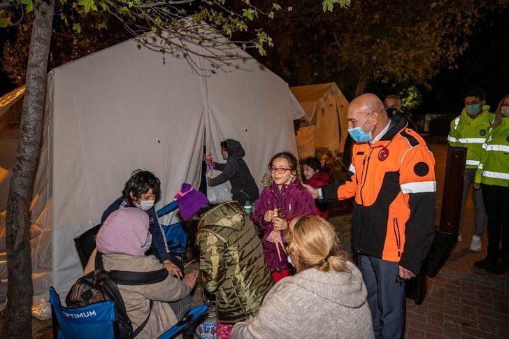 Başkan Soyer’den depremzedelere moral ziyareti G3