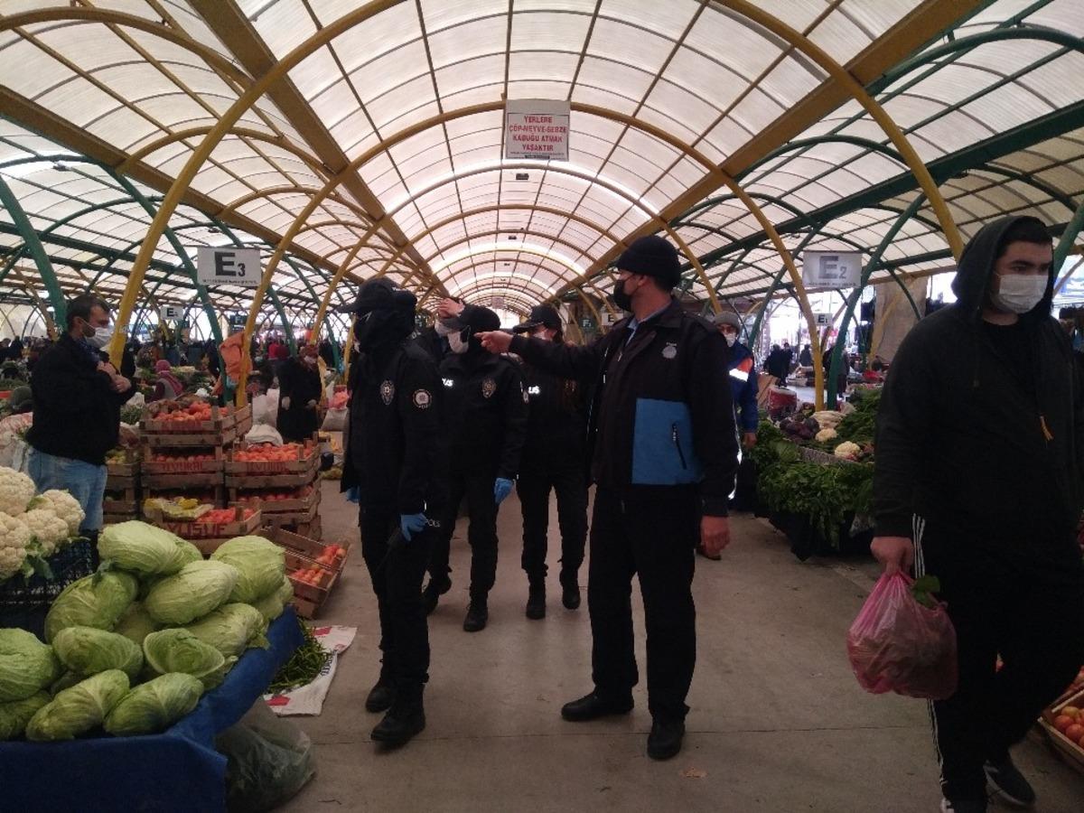 Gediz pazarında polis ve zabıtadan Korona denetimi