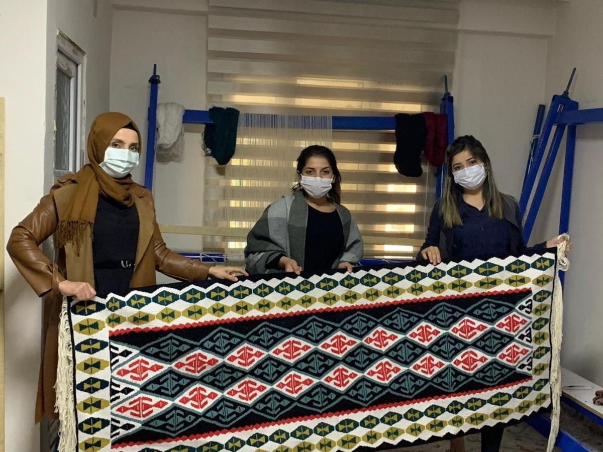 Eve hapsolmak yerine kilim yapıyorlar