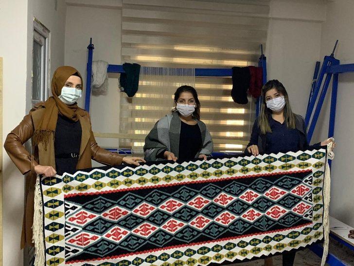 Eve hapsolmak yerine kilim yapıyorlar G1