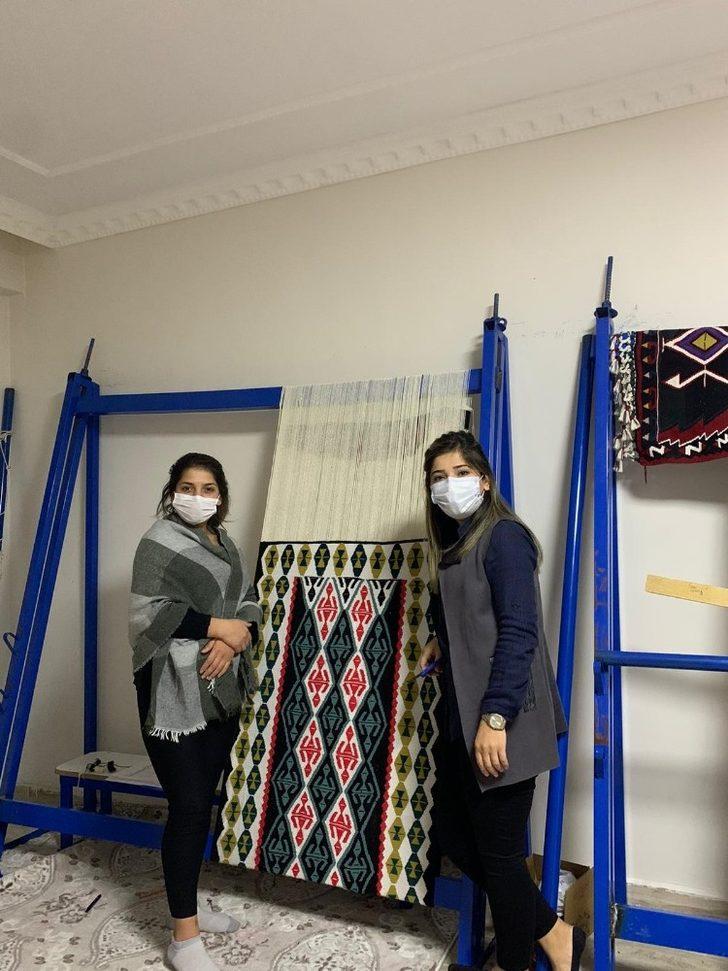 Eve hapsolmak yerine kilim yapıyorlar G2