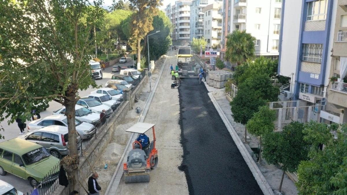 B&uuml;y&uuml;kşehir yol yapım &ccedil;alışmalarını s&uuml;rd&uuml;r&uuml;yor