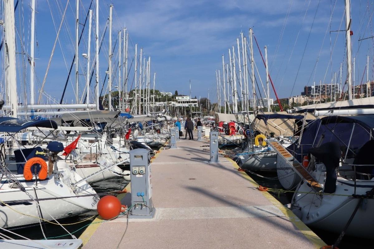 Tsunamiden zarar g&ouml;ren tekne ve yatlar Kuşadası&rsquo;na getirildi