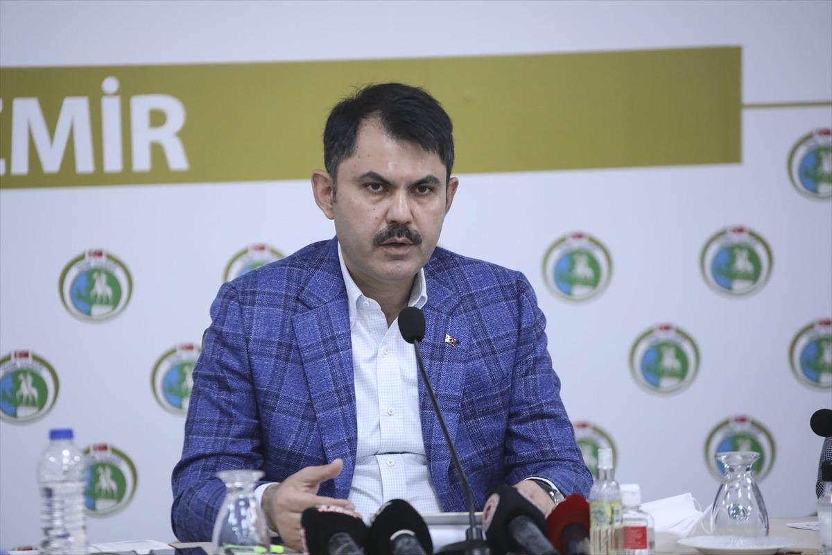 &Ccedil;evre ve Şehircilik Bakanı Kurum, İzmir AFAD Koordinasyon Merkezi'nde a&ccedil;ıklama yaptı: