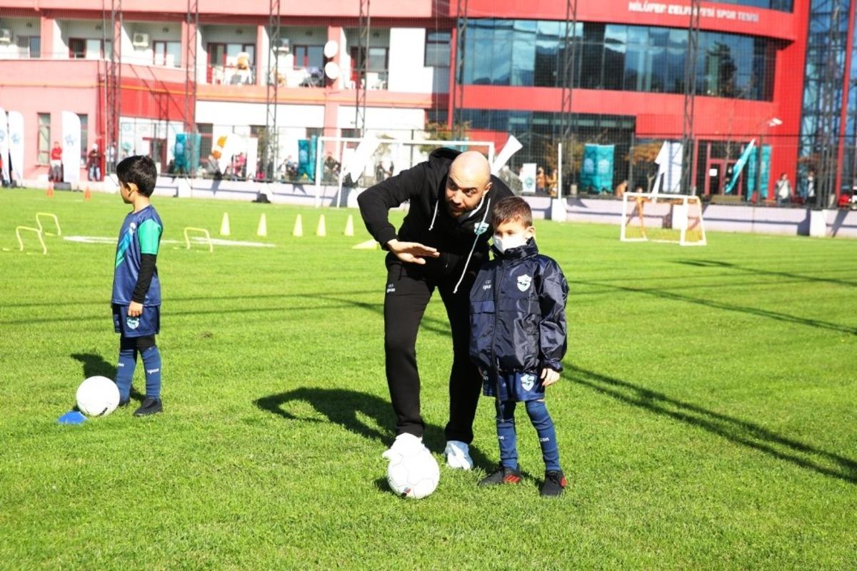 Nil&uuml;fer Belediyespor Sercan Yıldırım Futbol Akademi kapılarını a&ccedil;tı