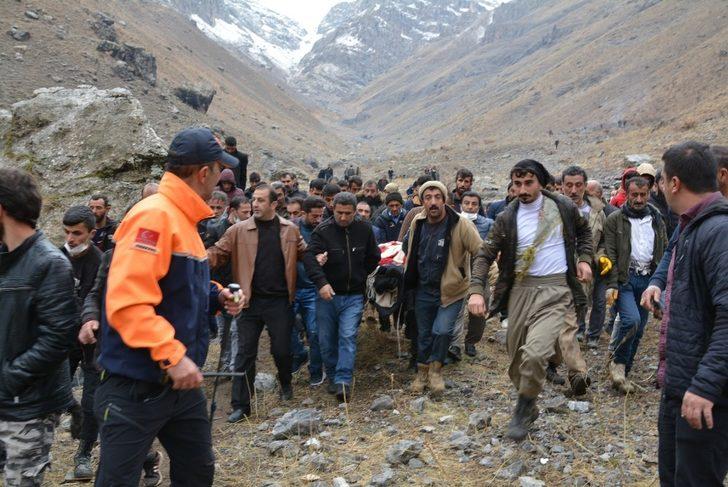 Hakkari’de dağdan düşen 5 çocuk babası ağır yaralandı G1