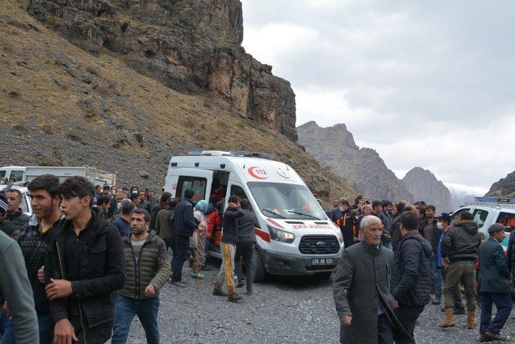 Hakkari’de dağdan düşen 5 çocuk babası ağır yaralandı G2