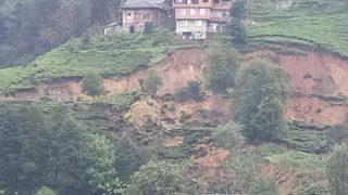 Rize’de heyelan! 3 ev boşaltıldı