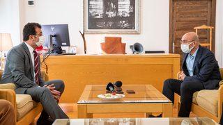 Ekrem İmamoğlu'ndan Tunç Soyer'e geçmiş olsun ziyareti