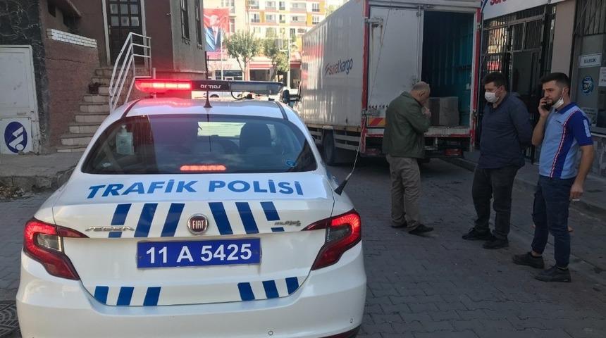 Motosiklet ile kamyonet &ccedil;arpıştı 1 kişi yaralandı