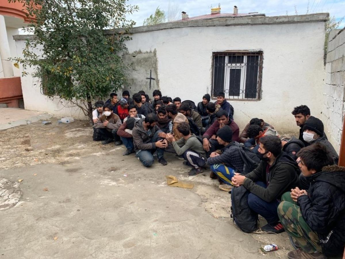 Van&rsquo;daki g&ouml;&ccedil;men kazasının ardından 2 organizat&ouml;r g&ouml;zaltında