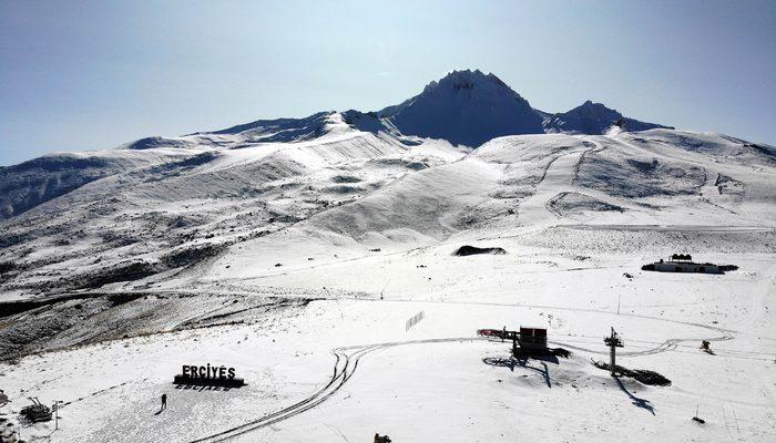 Erciyes’te kar kalınlığı 15 santime ulaştı, zirve beyaza büründü