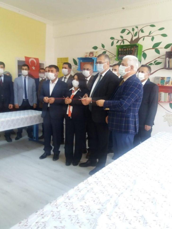 Usta öğreticilerden liseye kütüphane G3